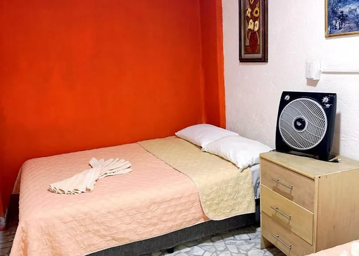 Casita Del Arbol Homestay *